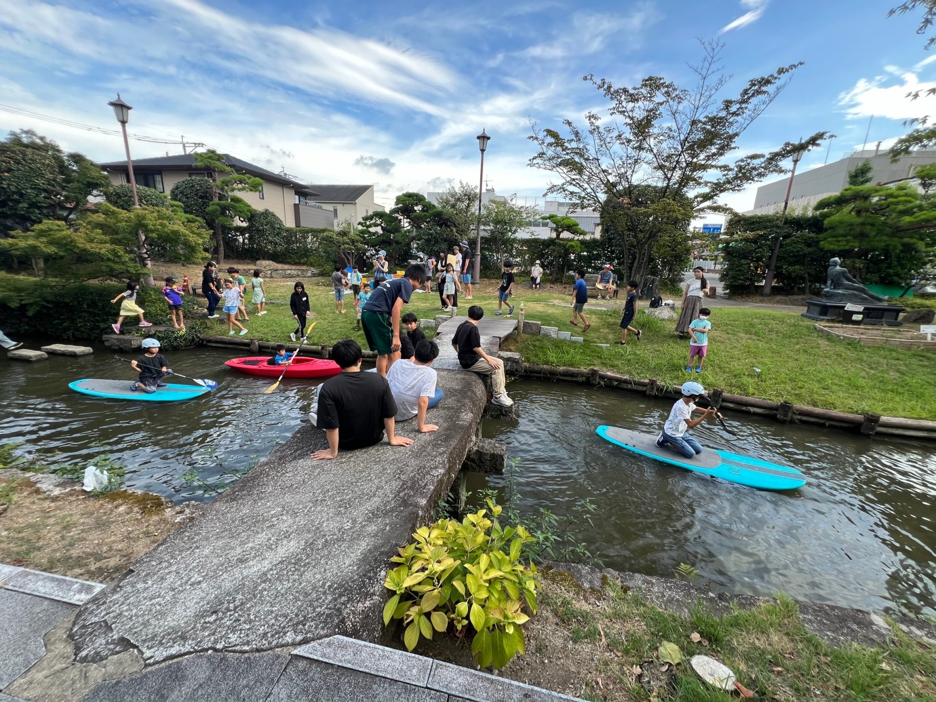 森川海人っ体験スクール「竹と水あそび！大学生とクリークで遊ぼう！」が開催されましたのサムネイル